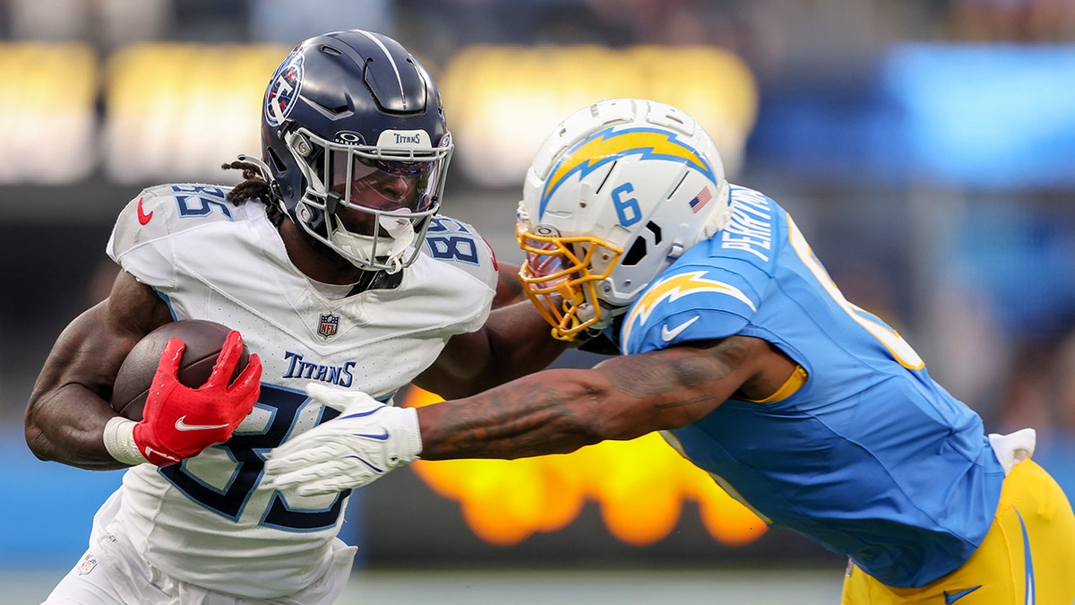 Denzel Perryman tackle